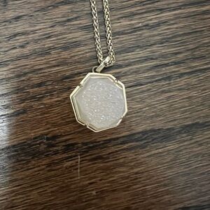 Kendra Scott necklace